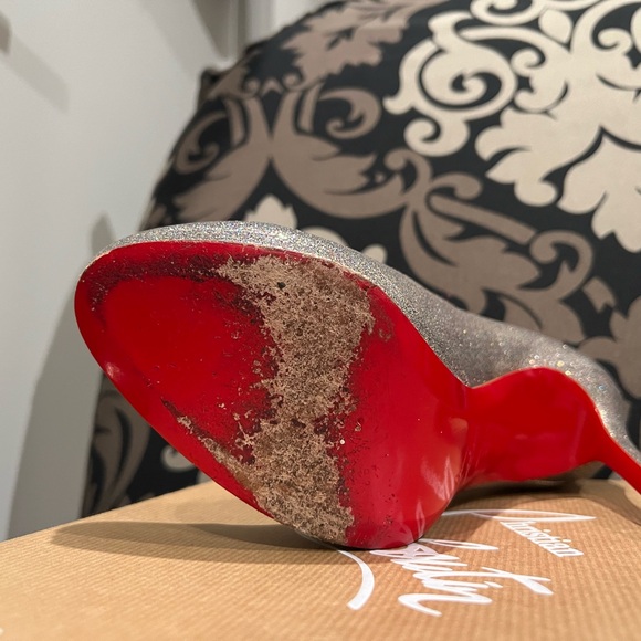 Silver Glitter christian louboutin heels in good condition - Picture 5 of 9